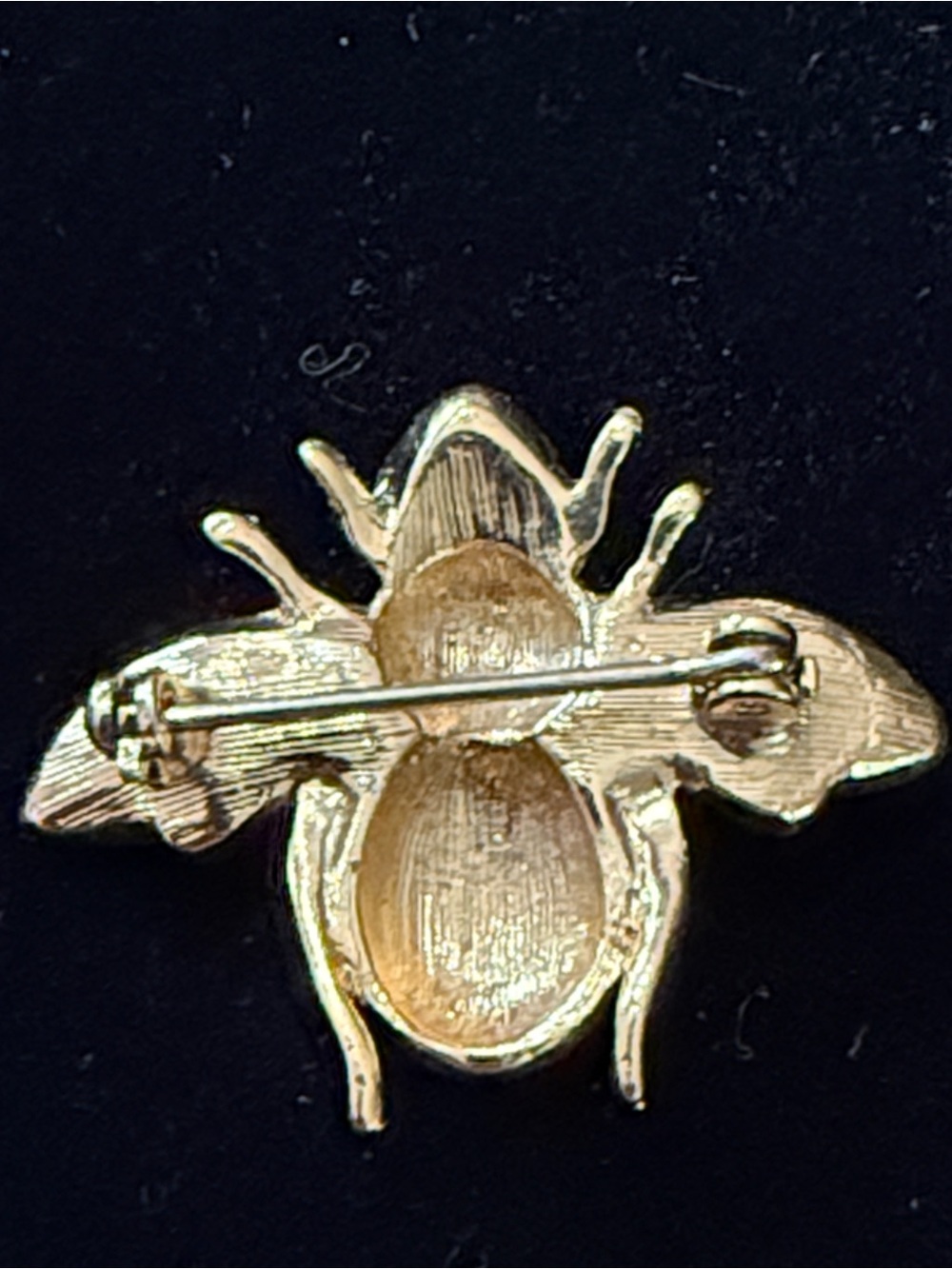 Unsigned Green Enamel and Rhinestone Bee gold tone brooch - Picture 5 of 6